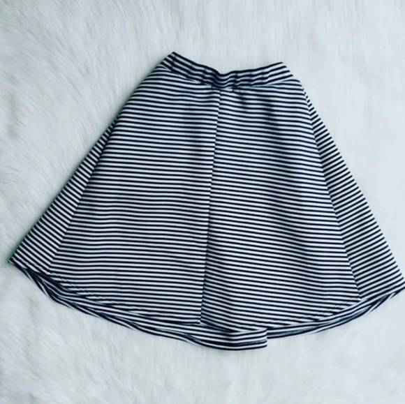 Charlotte Russe Pleated Circle Skirt - Picture 2 of 4